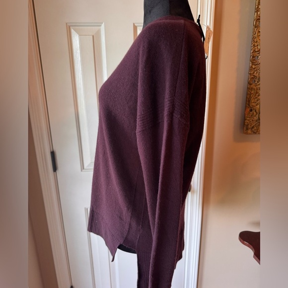 Women's SWTR V-Neck a touch of cashmere Sweater - Burgundy NWT - Picture 8 of 8